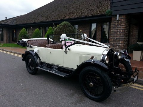 Exterior with Wedding Car - Holiday Inn Maidstone-Sevenoaks