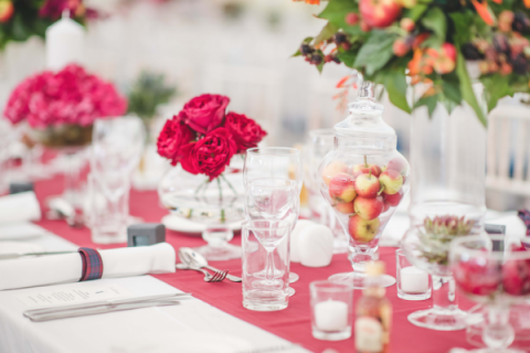 Bright and colourful table decor - Get Knotted