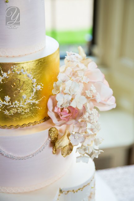 Unique Cakes, by Yevnig #Elegantwedding #ElegantCake #Weddingcake #Luxurywedding #Luxbride #Luxuryweddingcake #GoldLeafweddingcake #Desserttable - Unique Cakes by Yevnig
