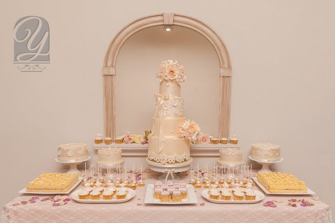 Unique Cakes, by Yevnig #Elegantwedding #ElegantCake #Weddingcake #Luxurywedding #Luxbride #Luxuryweddingcake #GoldLeafweddingcake #Desserttable - Unique Cakes by Yevnig