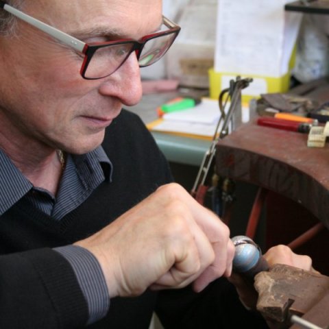 A Goldsmith at Work - Aurum designer-jewellers