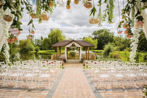 Beautiful Lakeside Ceremony Area - Wootton Park 