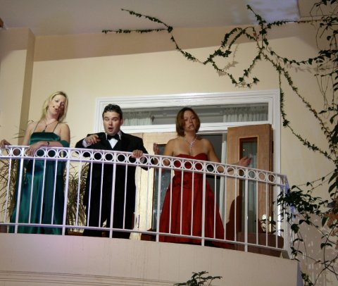 Wedding Singers - Singing Waiters & Wedding Singers