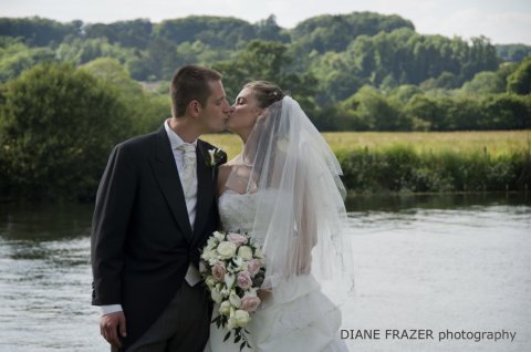 Wedding Photography by the River Thames - Diane Frazer Photography