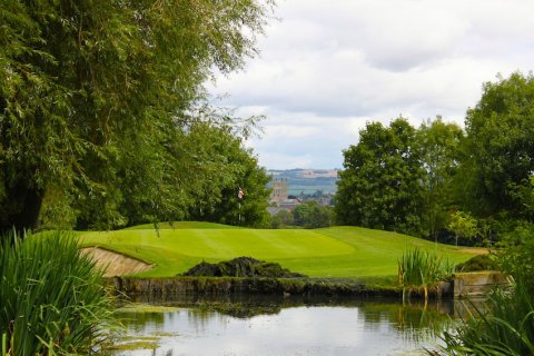 Our lake is an excellent spot for the perfect photo opportunity - Tewkesbury Park