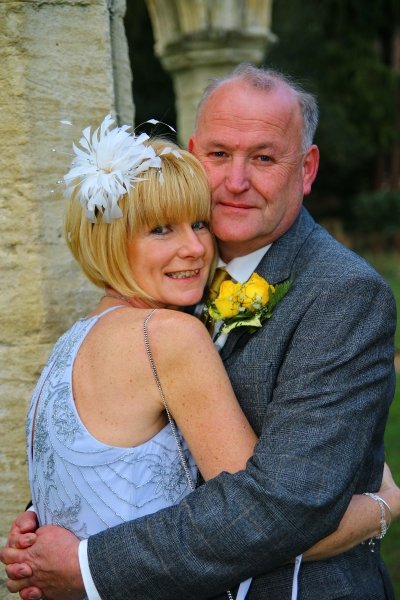 wedding couple in Oxfordshire - Laszlo Photography