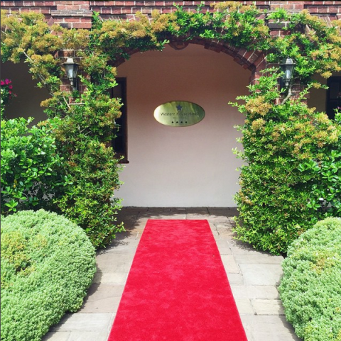 Beautiful Entrance - Western House Hotel 