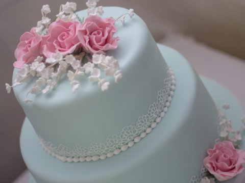 Roses and Lace - Divine Wedding Cakes