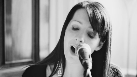 Charlie lead singer Acoustic Guitarist Will - Mango acoustic duo - Mango Acoustic Duo