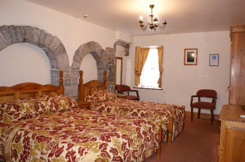 30 Individual Bedrooms - Beggars Reach Hotel