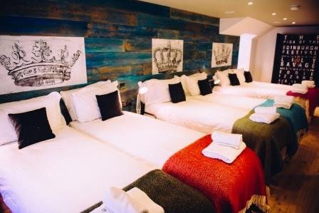 XXL bedroom (for 6 guests to share) - STAY central hotel