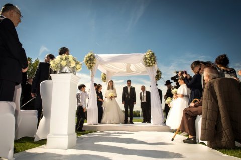 Fabulous Jewish ceremony on sunny day - Crowne Plaza Marlow