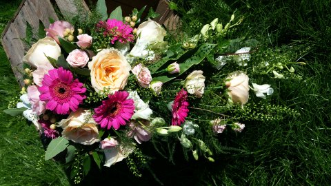 Wedding Flowers and Bouquets - Petals in the Forest-Image 33179