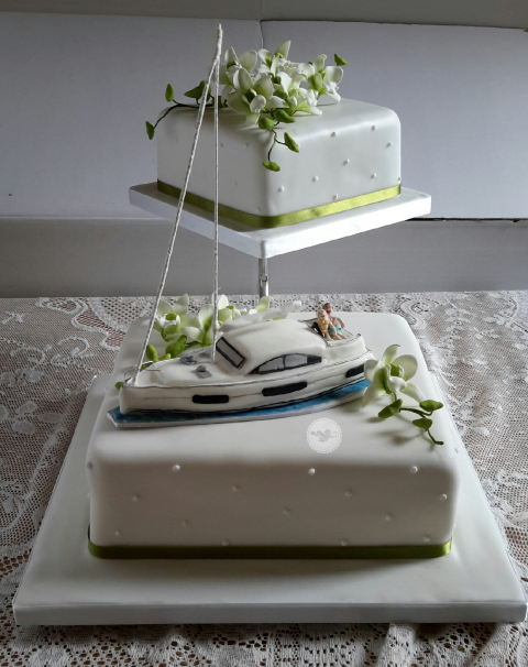 Elegent and fun with sugar orchids and a the coupleon a sailing boat. - Sophisticakes 