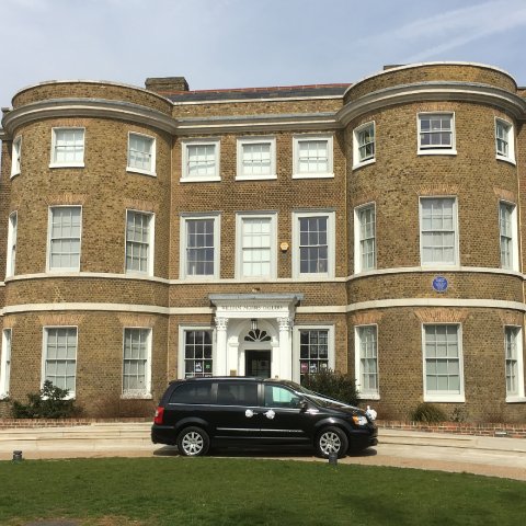 Ideal for bridesmaids party - Platinum Cars