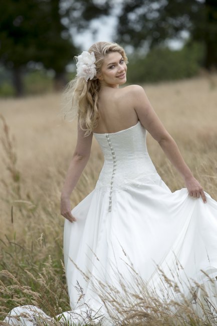 Wedding Dresses and Bridal Gowns - Lyn Ashworth Couture -Image 6600