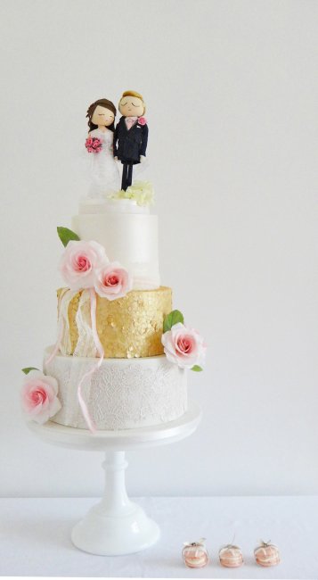 Gold sequins and blush roses wedding cake - Cobi & Coco Cakes