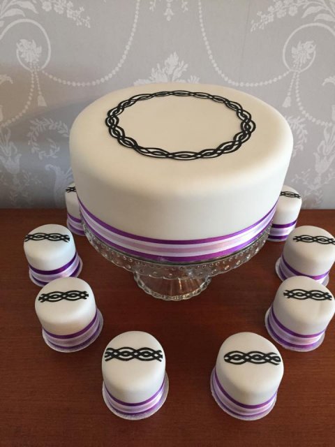 Celtic Knot Mini Cakes - Sensation Cakes