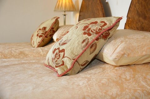 Twin bedroom in The Moretons Farmhouse - The Moretons