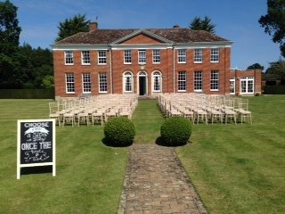 Duo ceremony on the lawn - Hockering House 