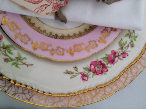 Beautiful vintage plates and napkins - Pollyanna Vintage Ltd