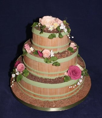 Rustic crate wedding cake - Gardners Bakery