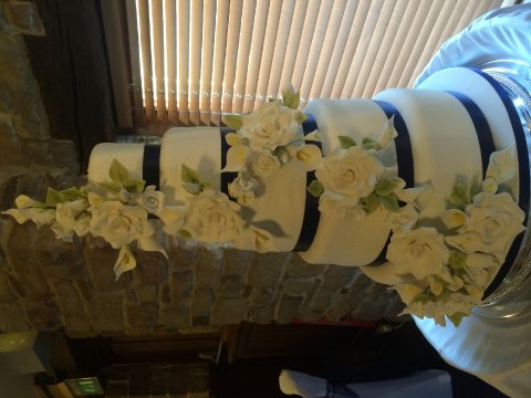 Wedding Cakes - Cake by Lynda Morrison-Image 20246
