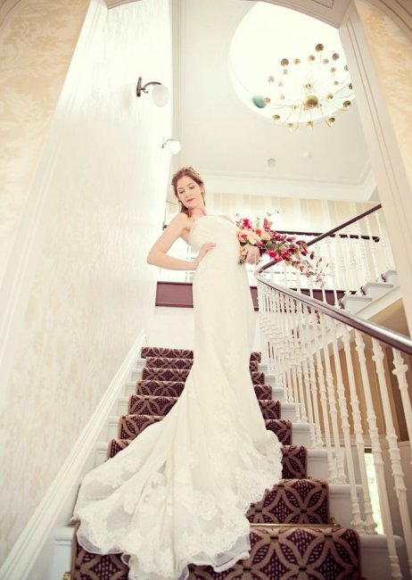 Bride on main stairs - Lysses House Hotel
