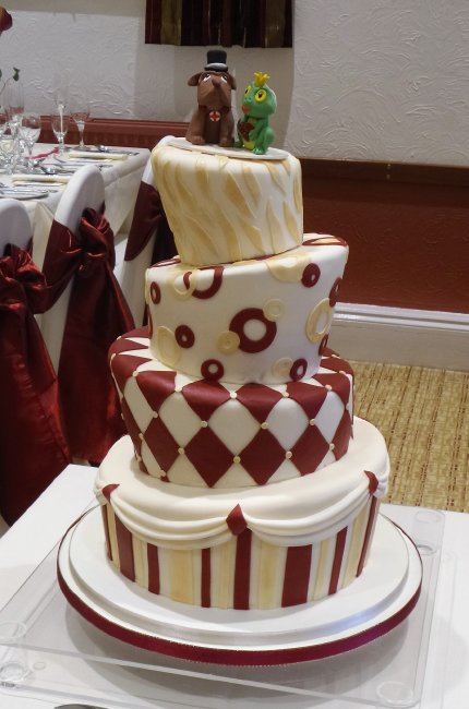 Wedding Cakes - Centrepiece Cake Designs-Image 3403