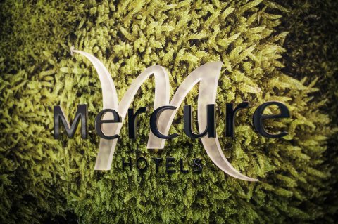 Wedding Ceremony and Reception Venues - Mercure St Pauls Hotel & Spa-Image 13611