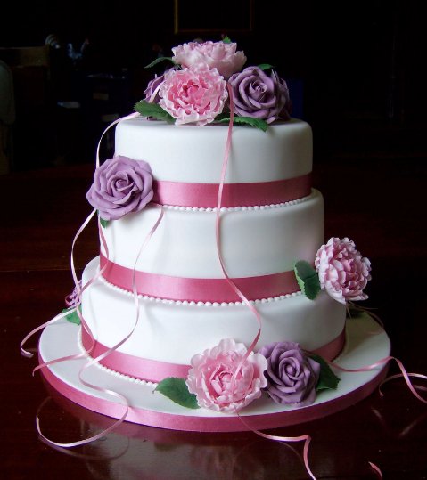 Traditional Floral wedding cake "Roses and Ribbons" - The Incredible Cake Company