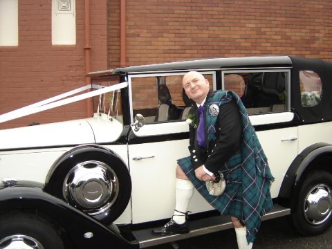 Regent &Groom - FIRST CLASS LIMOS PAISLEY