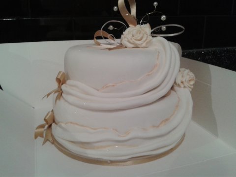 Swags and roses - DB Cakedesign