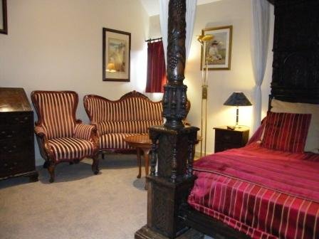 Typical four poster room at The Greyhound - The Greyhound Coaching Inn and Hotel
