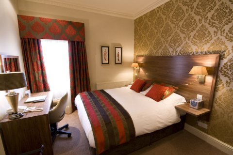 Guest Bedroom - The Belmont Hotel