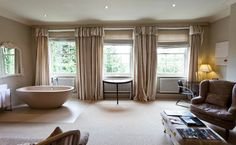 Roberts Bridal Suite - Best Western Plus Mosborough Hall Hotel