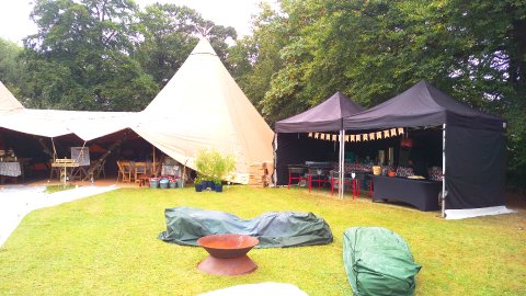 Set up next to the wedding tipee - Buen Apetito Wedding & Party Catering