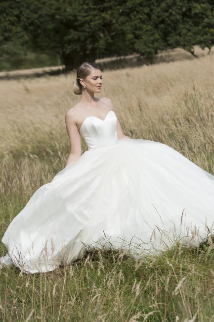 Wedding Dresses and Bridal Gowns - Lyn Ashworth Couture -Image 6609