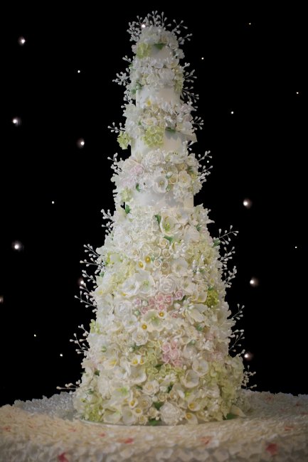 6ft cake with over 3000 sugar flowers - Pretty Tasty