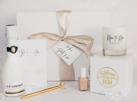 Bride to be gift set - Ribbon & Bow