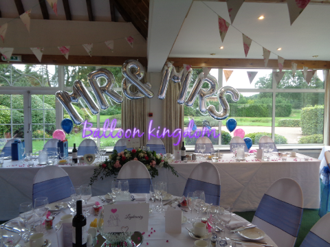 Mr & Mrs balloon arch - Balloon and party Kingdom