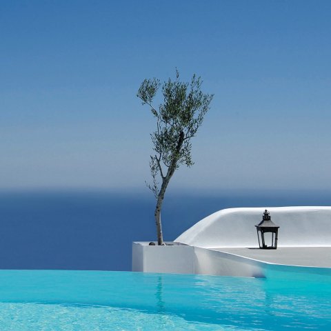 Boutique hotels - Santorini for example - 101 Honeymoons