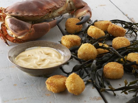 Crab cakes with lime and paprika mayonnaise - At home catering