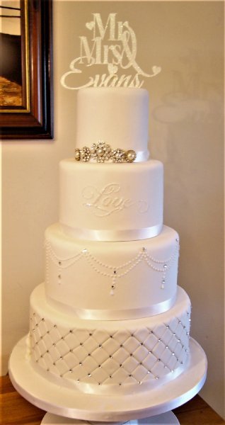 Audrey - 10/8/6/4 inch - Wedding Cakes by Barbara