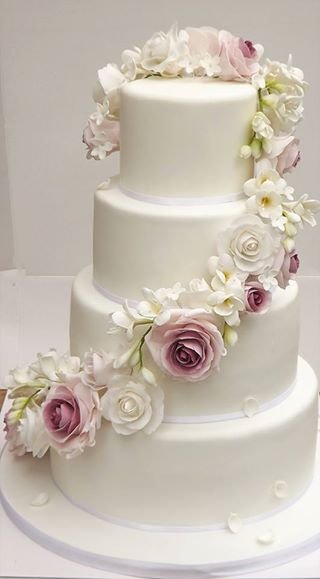 Wedding Cakes - Wedding Cakes Berkshire - Petit Gateau-Image 35099