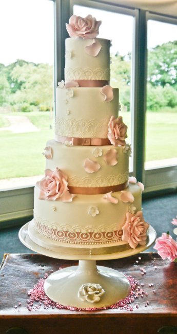 Roses and petals cake - Cutiepie Cake Company