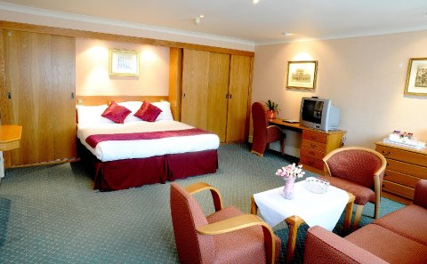 Bridal Suite - The Rivenhall Hotel 
