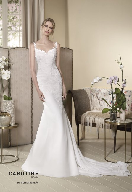 Flared chiffon wedding dress. It is embellished with sewn lace overlay and an original, semi-sheer back neckline. - GN DESIGN GROUP