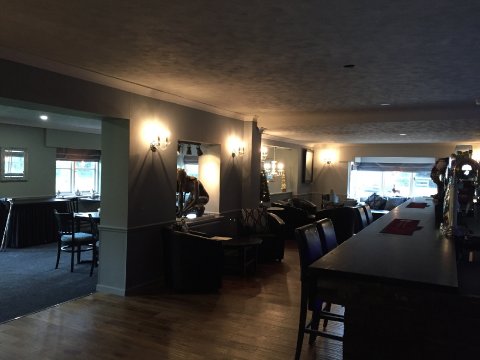 Hotel Bar - South Lawn Hotel