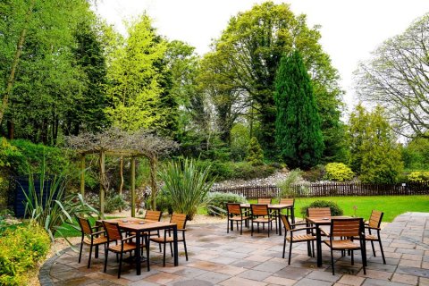 Enclosed family friendly garden - Roundwood